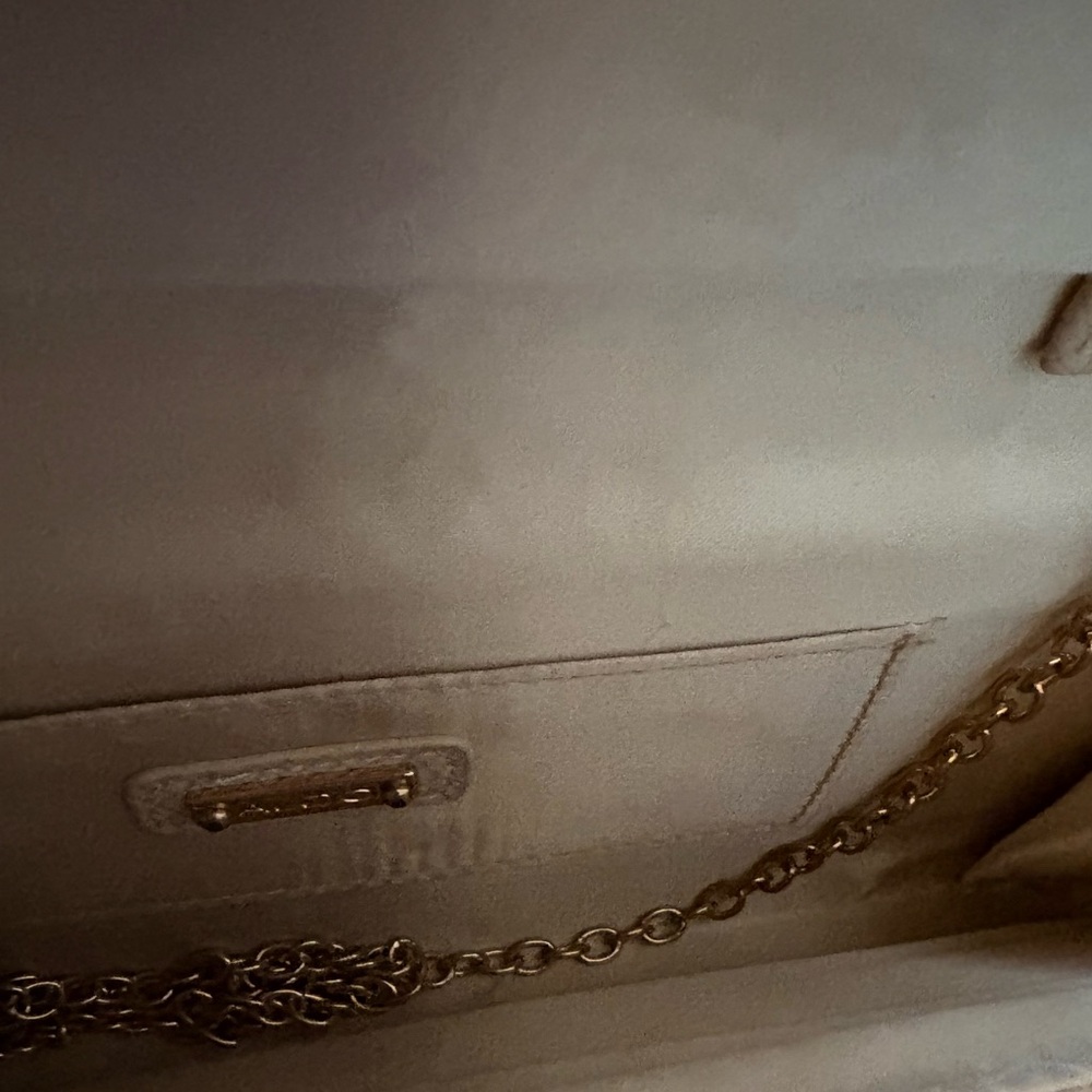 Elegant Cream Clutch with Gold Chain - Picture 4 of 6